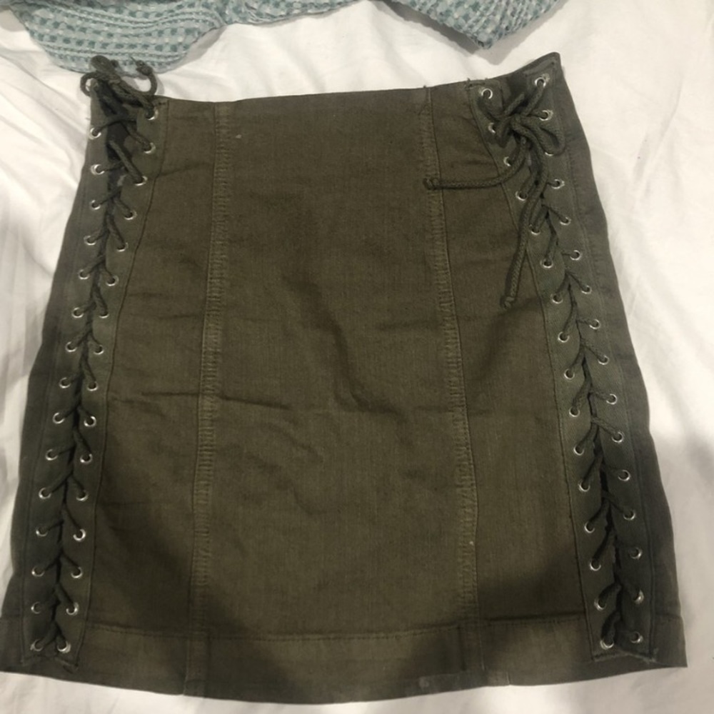 LF army green denim skirt